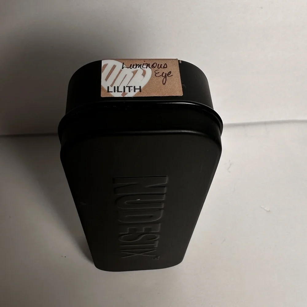 Lilith - NUDESTIX Magnetic Eye Pencil Satin Finish NIB
